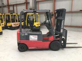 2.5T Battery Electric 4 Wheel Forklift - picture1' - Click to enlarge