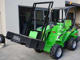 Avant 523 Articulated Compact Loader w Telescopic Boom & Flip Up Forks - picture0' - Click to enlarge