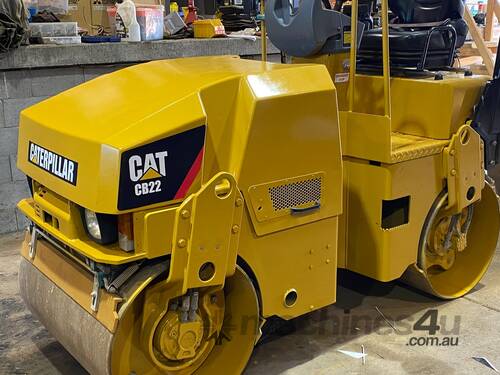 2011 CATERPILLAR CB22 2.5T Double Smooth Drum Roller 1290hrs