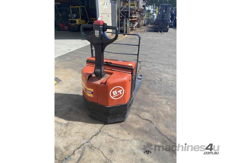 caption Electric Pallet jack - Hire
