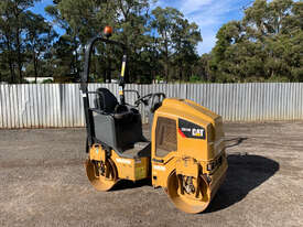 Caterpillar CB14 Vibrating Roller Roller/Compacting - picture2' - Click to enlarge