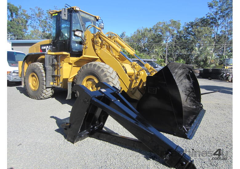 caption Caterpillar IT38H Tool Carrier