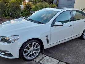 HOLDEN CALAIS V - picture0' - Click to enlarge