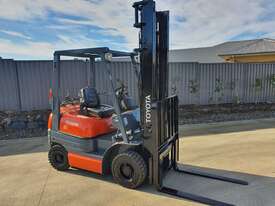 Forklift 1.5T Toyota - picture0' - Click to enlarge