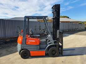 Forklift 1.5T Toyota - picture0' - Click to enlarge