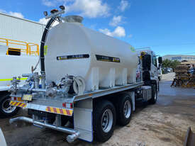 Hino Water Truck Poly 12,500L - picture0' - Click to enlarge