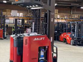 Raymond Used 2.0T 6.8M Rid On Reach Truck | Best Service - picture2' - Click to enlarge