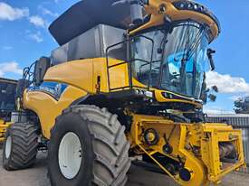 2016 New Holland CR9.90 Combine Harvester - Base Unit - picture0' - Click to enlarge