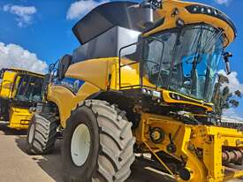 2016 New Holland CR9.90 Combine Harvester - Base Unit - picture1' - Click to enlarge