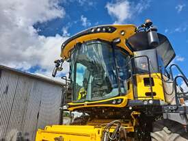 2016 New Holland CR9.90 Combine Harvester - Base Unit - picture2' - Click to enlarge