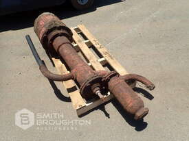 VINTAGE FIRE HYDRANT - picture1' - Click to enlarge