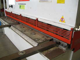 Metalmaster 2500mm x 4mm Hydraulic Guillotine HG 2504 - picture0' - Click to enlarge