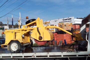 SE6T bonne Broom , 562 hrs , 2008 , ex council , 2cyl Kohler diesel , electric brakes ,