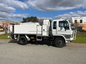 Truck Fire Truck FT 4x4 Hino 1995 2000L 35672km SN1379 - picture0' - Click to enlarge