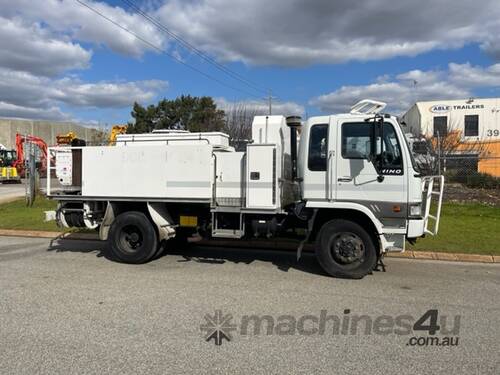 Truck Fire Truck FT 4x4 Hino 1995 2000L 35672km SN1379