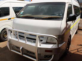 2006 TOYOTA COMMUTER 200 SERIES MINI BUS - picture1' - Click to enlarge