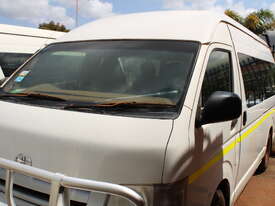 2006 TOYOTA COMMUTER 200 SERIES MINI BUS - picture2' - Click to enlarge