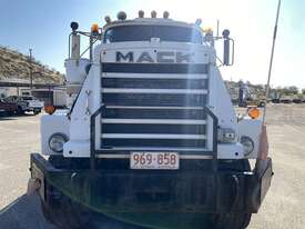 Mack R800 - picture0' - Click to enlarge