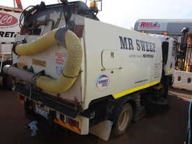 ISUZU FSR850 ROAD SWEEPER - picture2' - Click to enlarge