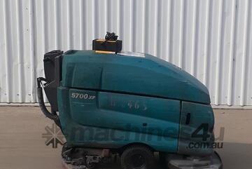 Tennant   Sweeper Scrubber