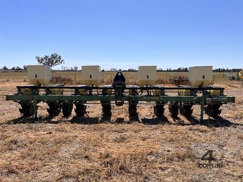 JOHN DEERE 1700 MAXIMERGE PLANTER 