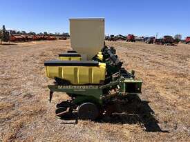 JOHN DEERE 1700 MAXIMERGE PLANTER  - picture1' - Click to enlarge