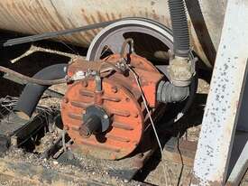 VAC TANK WITH 8 HP HONDA MOTOR  - picture2' - Click to enlarge