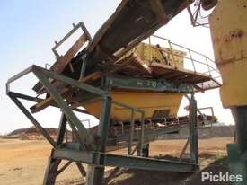 Hawk 1800x4800 Triple Deck Vibratory Screen. Unit has been disassembled as per photos Crane and Tra - picture2' - Click to enlarge