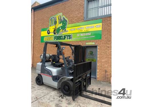 Nissan Forklift Wide Carriage 