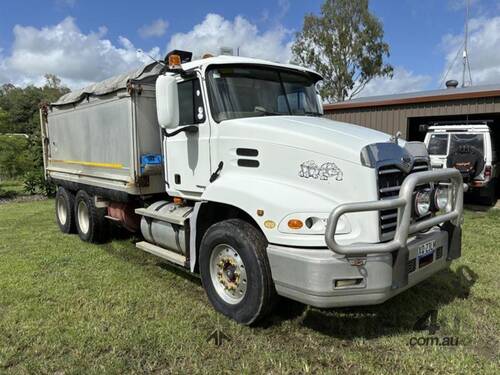 2003 MACK VISION TIPPER TRUCK