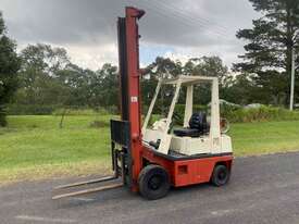 Nissan H02A18U 1.8t forklift, clear view mast - picture0' - Click to enlarge
