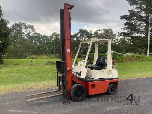 Nissan H02A18U 1.8t forklift, clear view mast