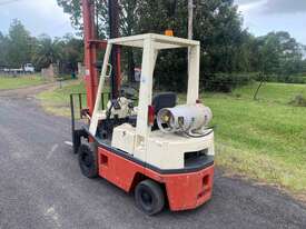 Nissan H02A18U 1.8t forklift, clear view mast - picture2' - Click to enlarge