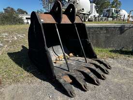 Excavator Bucket - picture2' - Click to enlarge