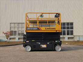 NEW 32ft Scissor Lift  - picture1' - Click to enlarge