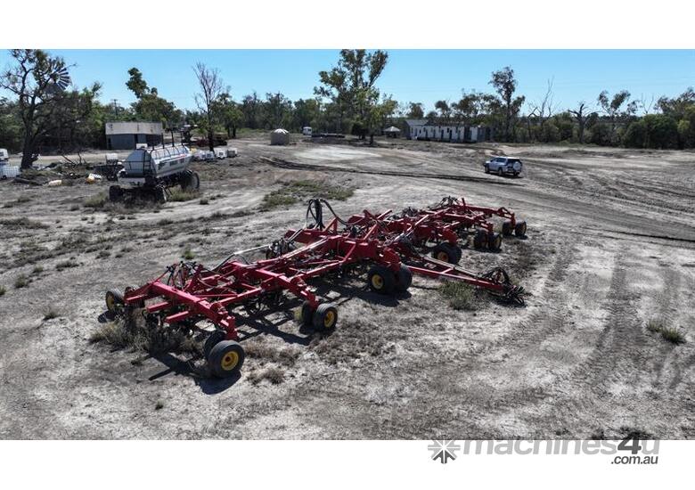 caption 16 BOURGAULT 3320 PARALINK HOE DRILL w 19400L CART