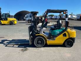 2005 Komatsu FG25 Container Mast Forklift - picture2' - Click to enlarge