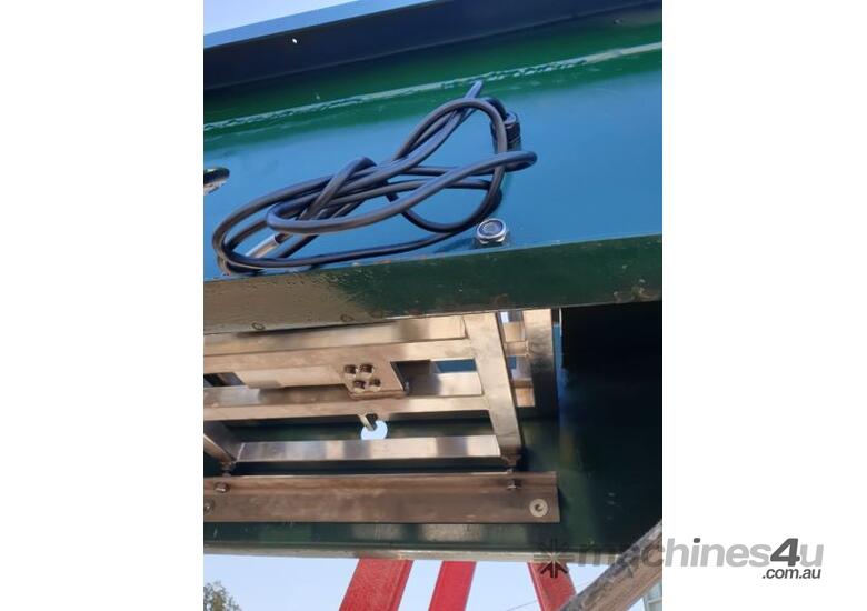 caption High-Quality Custom Built, 6m Long Conveyor w built in scale unit - REDUCED