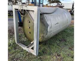 HEAVY DUTY 3000 L FUEL TANK - picture2' - Click to enlarge