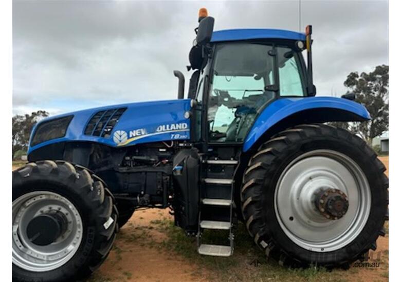 caption NEW HOLLAND T8.390 TRACTORS