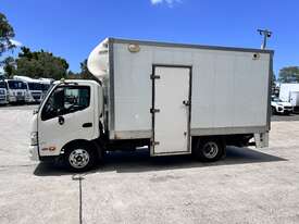 2014 Hino 617 4x2 Pantech - picture0' - Click to enlarge