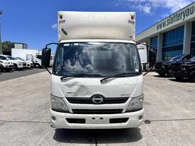 2014 Hino 617 4x2 Pantech - picture2' - Click to enlarge