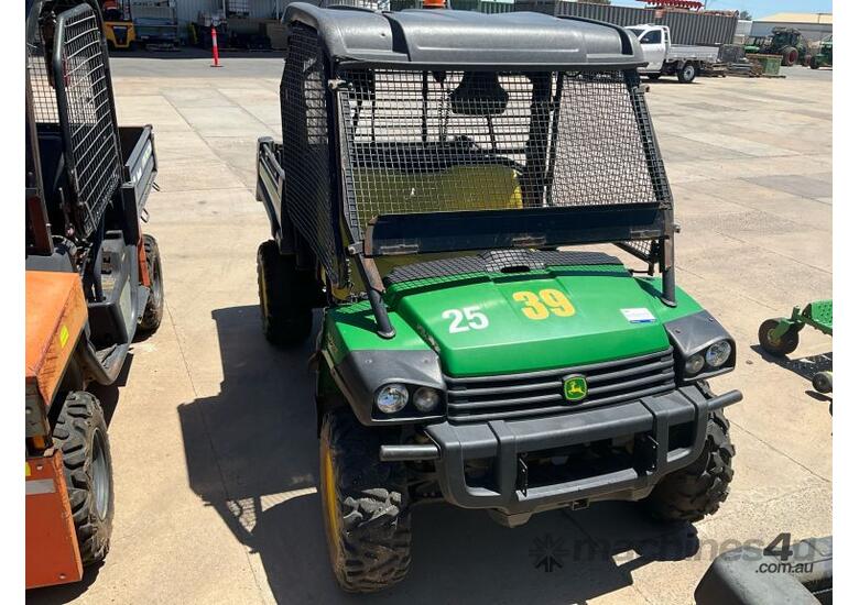 caption John Deere Gator XUV 855E ATV 4WD