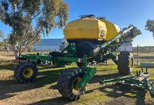 JOHN DEERE 1910 TOW BEHIND AIR CART