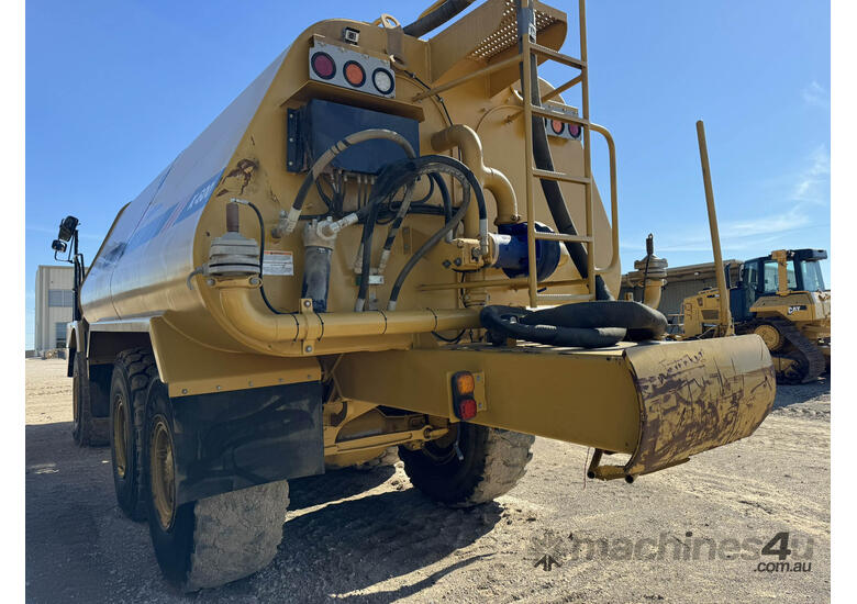 caption 2016 Caterpillar 730C Articulated Water Truck