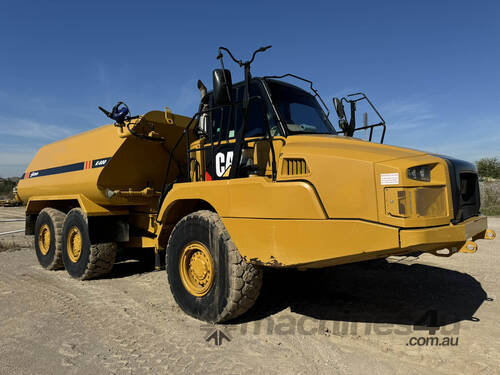 caption 2016 Caterpillar 730C Articulated Water Truck
