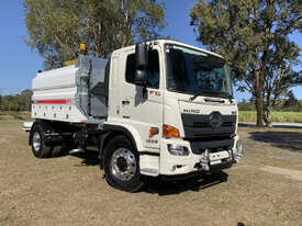 Hino FG 1628-500 Series Water truck Truck - picture0' - Click to enlarge