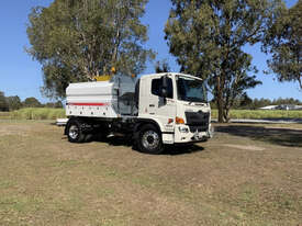 Hino FG 1628-500 Series Water truck Truck - picture0' - Click to enlarge