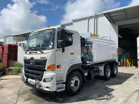 Hino FG 1628-500 Series Water truck Truck - picture1' - Click to enlarge