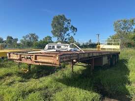 1982 Fruehauf PH122F3W Tri Axle Flat Top Trailer - picture2' - Click to enlarge